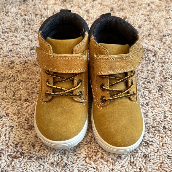 NWOT Carter’s brand toddler boy’s boots size 7 - Picture 2 of 4